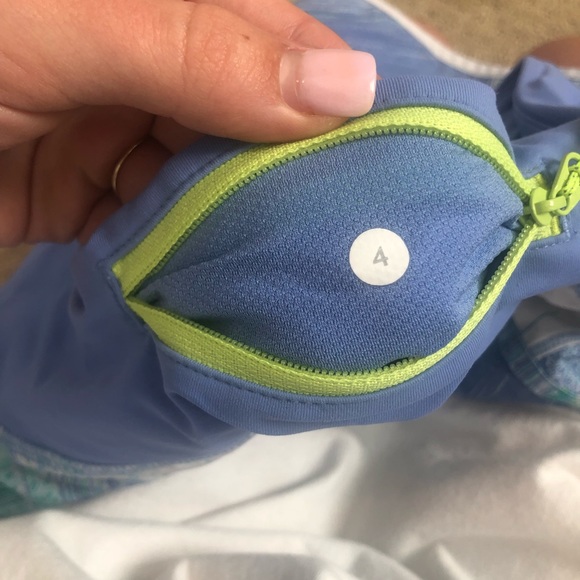 Lululemon shorts size 4 - Picture 4 of 4